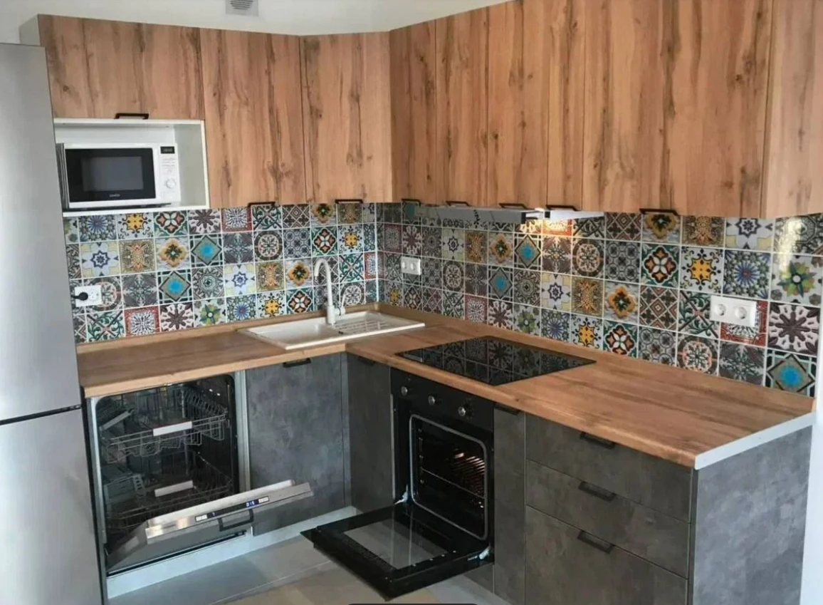 Готовый кухонный гарнитур кухня угловая без столешницы Флэт-02 2340*1700,2390*600 White In 2S, Grey-green In 2S